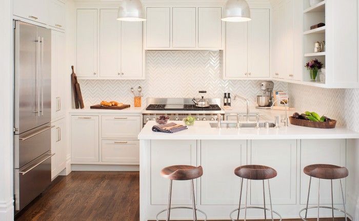 A white kitchen with very few color breaks.