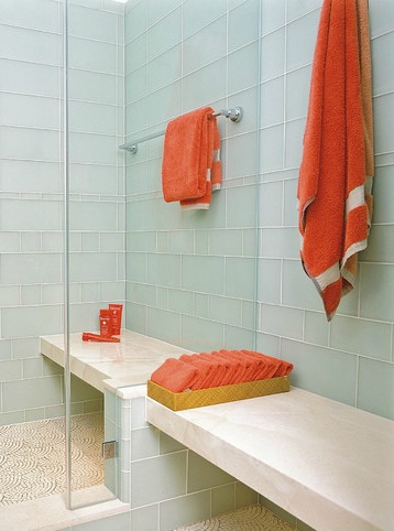 Bathroom decor in a complementary color scheme.