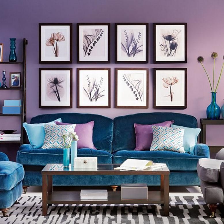 This gorgeous living room is decorated in an analogous color scheme.