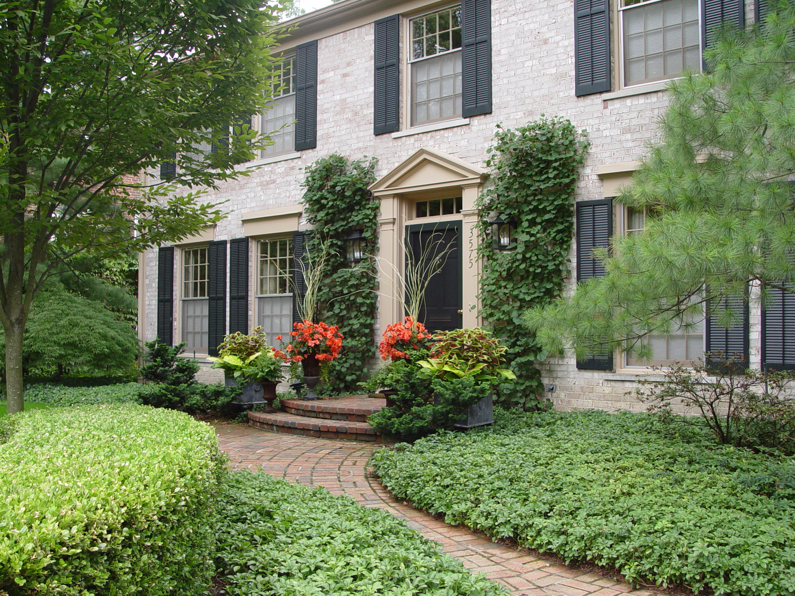 This house has beautiful curb appeal.