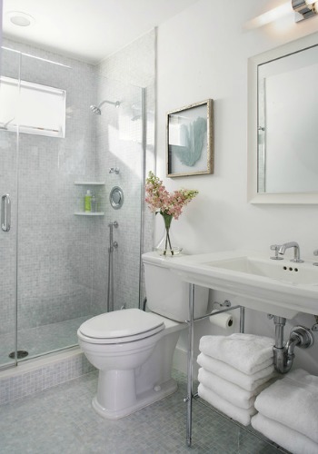 Small bathroom in white.