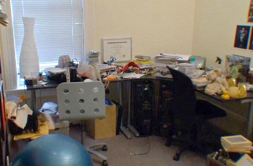 This messy home office may turn off home buyers.