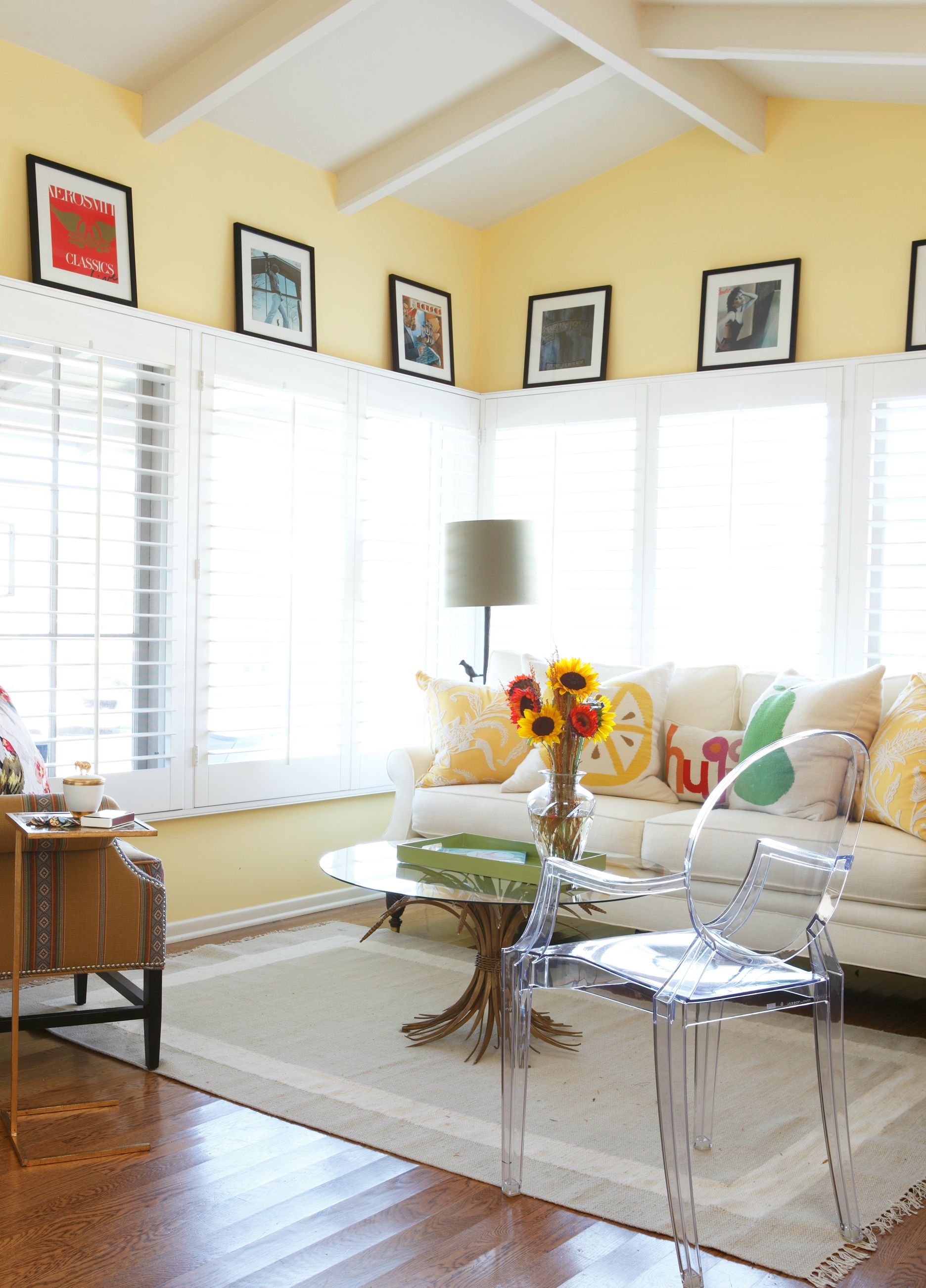 Brightly colored framed pictures add a pop of color along the top of the windowsills.