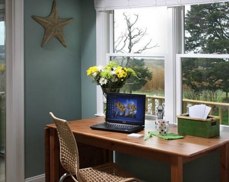 Your home office desk should be 60% clear of clutter if you are selling your home.