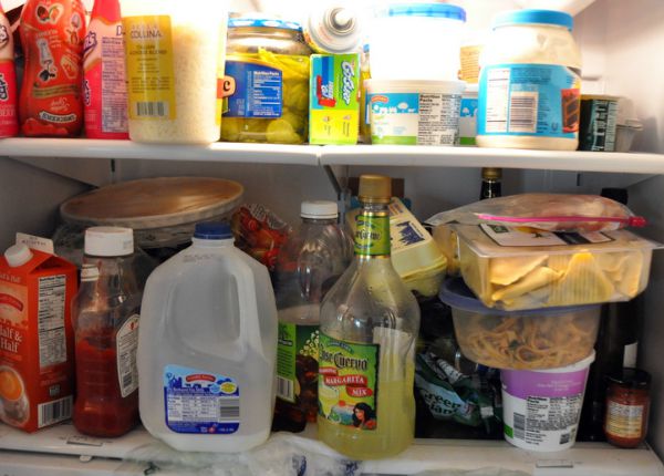 Messy refrigerator creates a bad impression to home buyers.